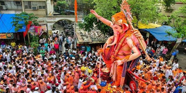 'গণপতি বাপ্পা মোৰয়া'ৰ ধ্বনিৰে মুম্বাইত আৰম্ভ গণেশ বিসৰ্জন