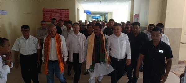 কোকৰাঝাৰ চিকিৎসা মহাবিদ্যালয় পৰিদৰ্শন ৰাজ্যৰ স্বাস্থ্য মন্ত্ৰী অশোক সিংঘলৰ ।
