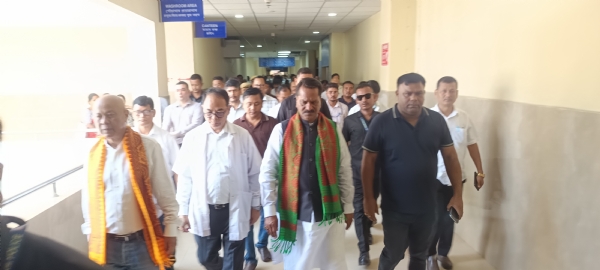 কোকৰাঝাৰ চিকিৎসা মহাবিদ্যালয় পৰিদৰ্শন ৰাজ্যৰ স্বাস্থ্য মন্ত্ৰী অশোক সিংঘলৰ ।