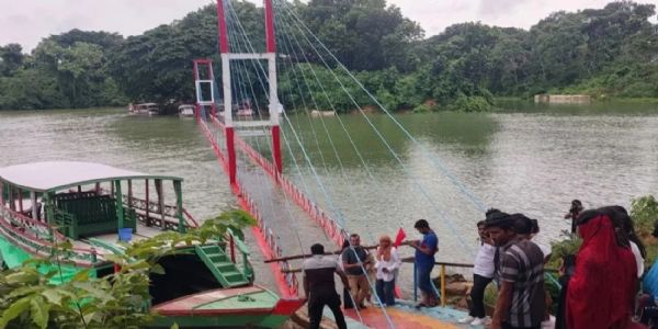 হ্ৰদ চিটি ৰঙামাটিত বৰষুণত ডুবিল পৰ্যটকৰ আকৰ্ষণীয় কপ্তাই হ্ৰদৰ ওপৰত ওলমি থকা দলং