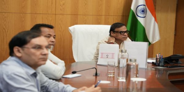 অসম ৰাজ্যিক পৰিবহণ নিগম আৰু অসম ৰাজ্যিক পণ্যাগাৰ নিগমৰ কাম-কাজৰ পৰ্যালোচনা মুখ্যমন্ত্ৰী ড॰ শৰ্মাৰ