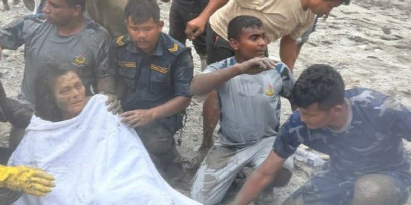 বানপানীৰ পানীত আবদ্ধ এগৰাকী ৬৪ বছৰীয়া মহিলাক ১১ তম দিনা জীৱিত অৱস্থাত উদ্ধাৰ