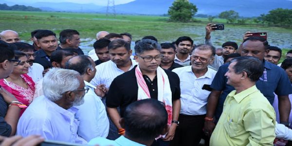 তোপাতলীত মাখানা প্ৰক্ৰিয়াকৰণ উদ্যোগ আৰু দুৰুঙত মাখানা খেতি পৰিদৰ্শন কৃষি মন্ত্ৰী পীযুষ হাজৰীকাৰ