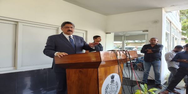 অসমত প্ৰৱঞ্চক আৰু দালালৰ বিৰুদ্ধে আৰক্ষীৰ বৃহৎ অভিযান, ৩৩০ জন গ্ৰেপ্তাৰ