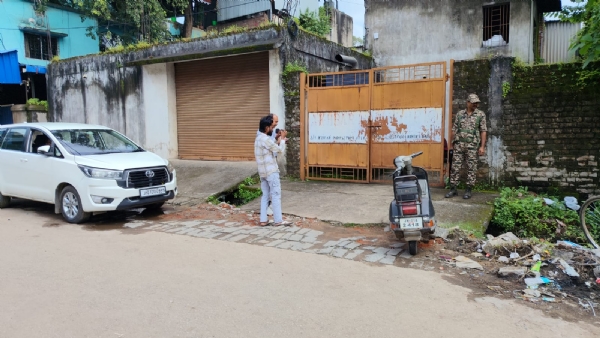 छापेमारी की तस्वीर छापेमारी की तस्वीर