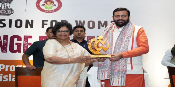 “শ্বি ইজ এ চেঞ্জ মেকাৰ” কাৰ্যসূচীৰ সামৰণি, মহিলা প্ৰতিনিধিৰ শক্তিশালী নেতৃত্বৰ ওপৰত গুৰুত্ব আৰোপ