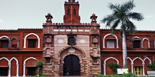 ইতিহাসৰ পাতত ৯ ছেপ্টেম্বৰঃ ১৯২০ চনৰ আজিৰ দিনটোতে এ এম ইউ কেন্দ্ৰীয় বিশ্ববিদ্যালয়ত পৰিণত