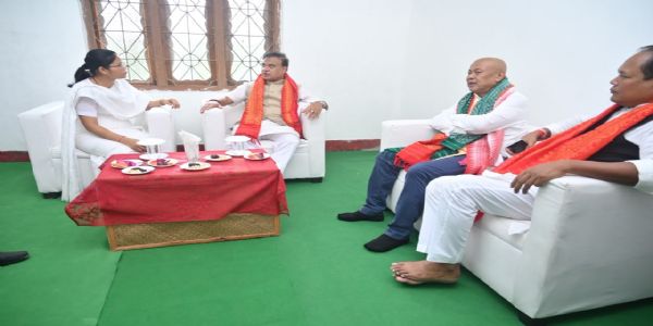 তামুলপুৰত প্ৰয়াত বিজিত গৌৰা নাৰ্জাৰীৰ বাসগৃহত উপস্থিত মুখ্যমন্ত্ৰী