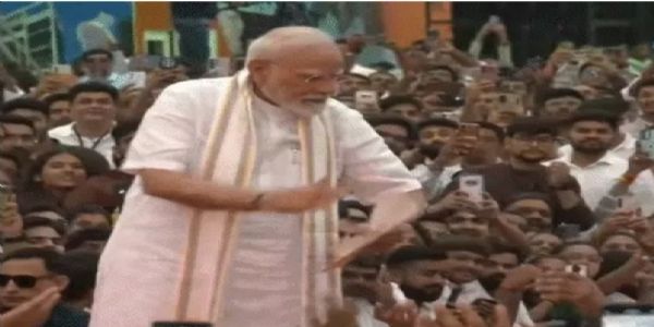 প্ৰধানমন্ত্ৰী নৰেন্দ্ৰ মোদীৰ গুজৰাটৰ বদোদৰাত ৩৫,২০০ কোটি টকাৰো অধিক মূল্যৰ উন্নয়নমূলক প্ৰকল্পৰ উদ্বোধন আৰু আধাৰশিলা স্থাপন