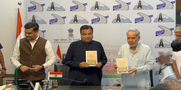 আৰ এছ এছৰ পদ্ধতিত শিপাই থকা নীতিন গাডকাৰীৰ মানৱ সম্পদ ব্যৱস্থাপনা সম্পৰ্কীয় গ্ৰন্থখনৰ অনুবাদৰ উন্মোচন